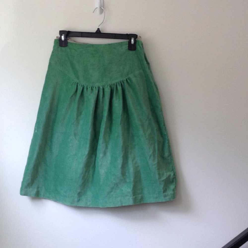Green cotton skirt.